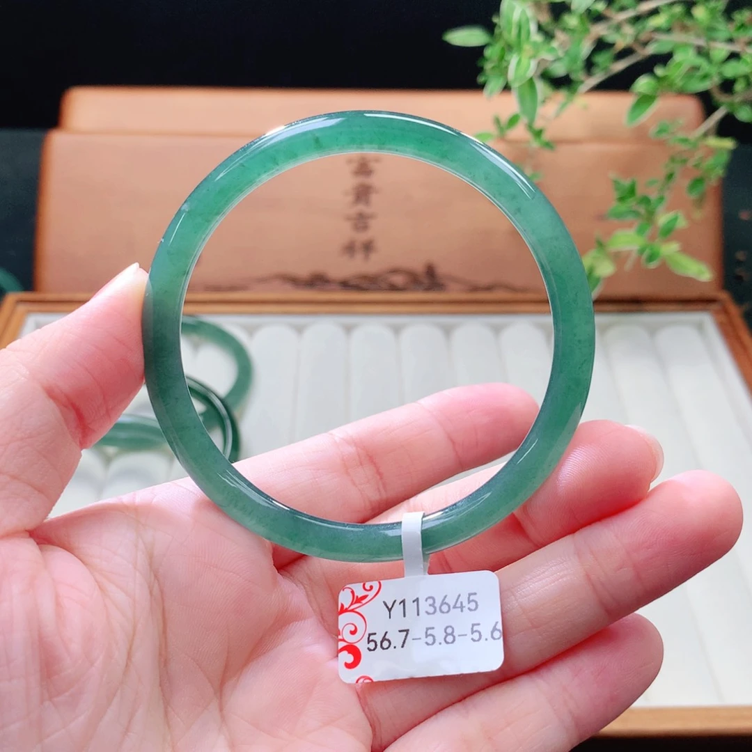 未镶嵌手镯（圆镯）翡翠