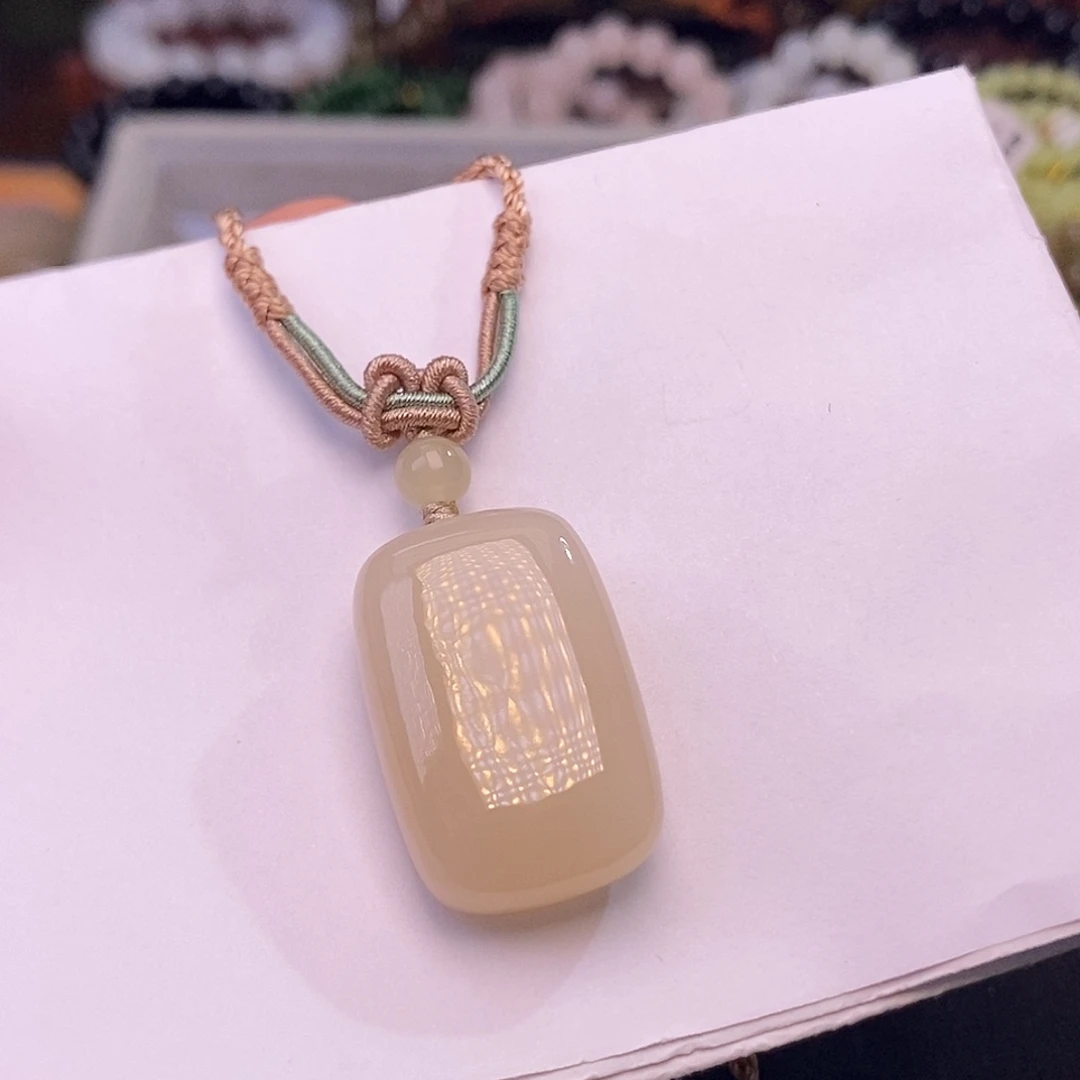 和田玉未镶嵌颈饰老矿料浓藕粉无事牌吊坠