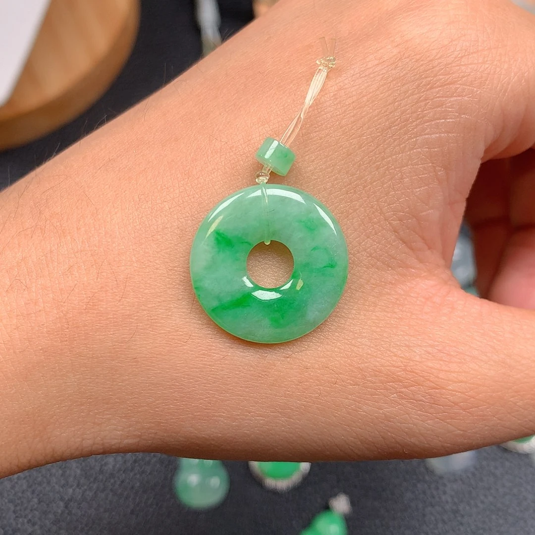 吊坠(赠链)未镶嵌翡翠