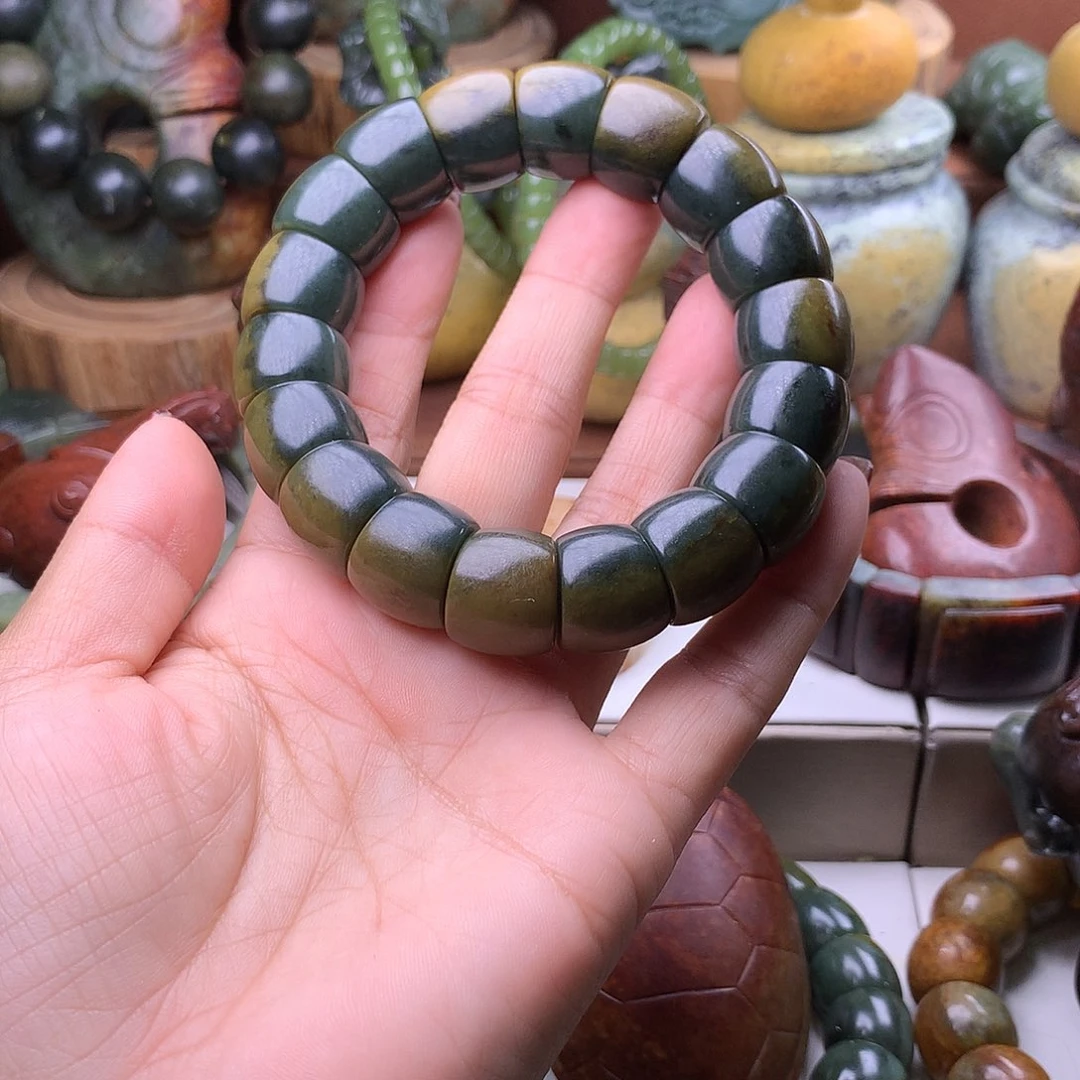 尹***风岫岩河磨玉（透闪石质玉）未镶嵌手链