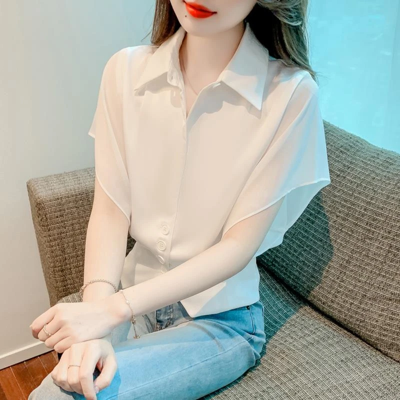 气质优雅翻领开叉衬衫女短袖夏季新款蝙蝠袖衬衣别致短款雪纺上衣
