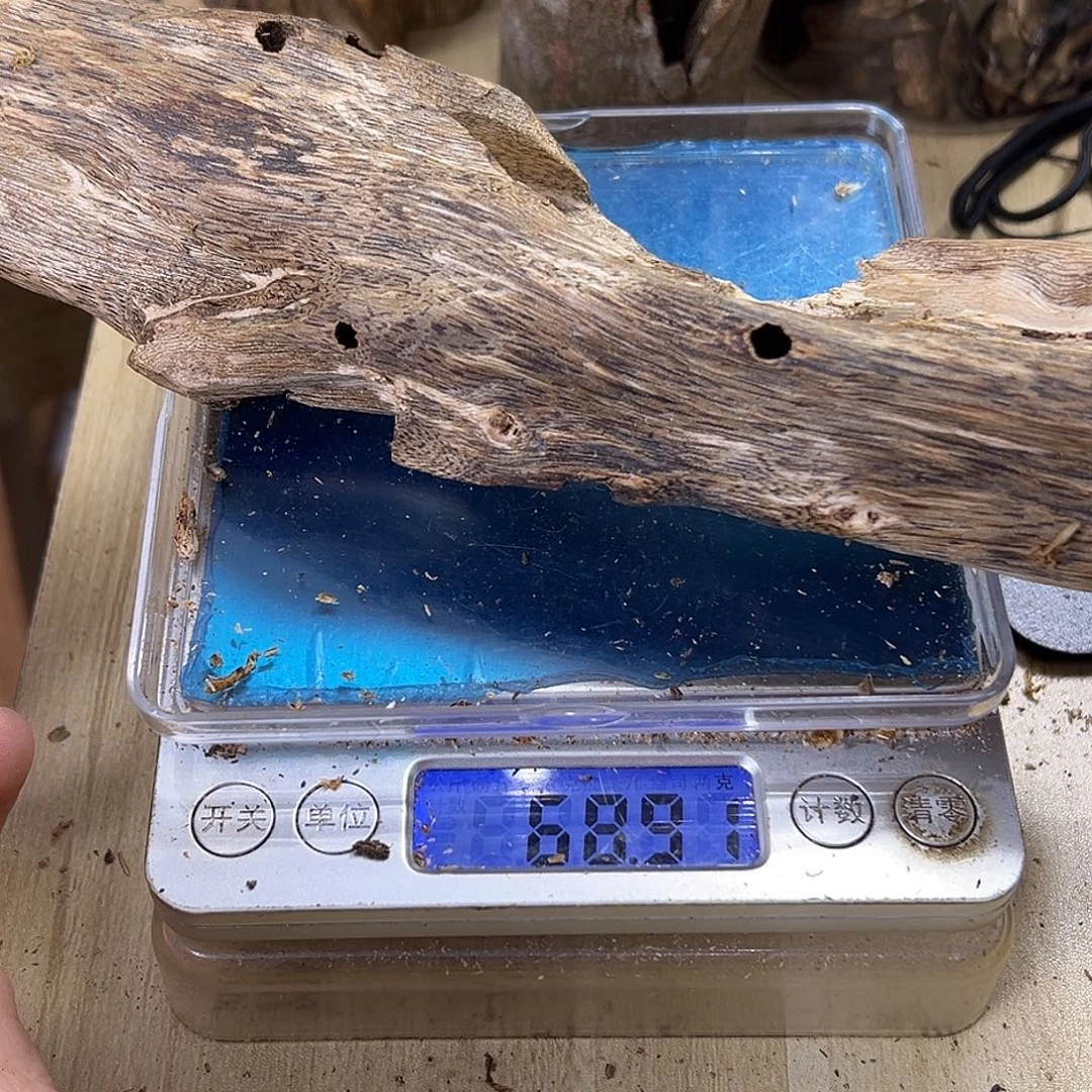 香料绿奇楠虫漏68克透顶绿