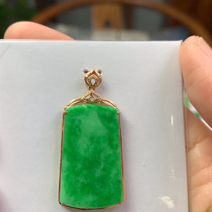 翡翠18K金镶嵌颈饰翡翠吊坠