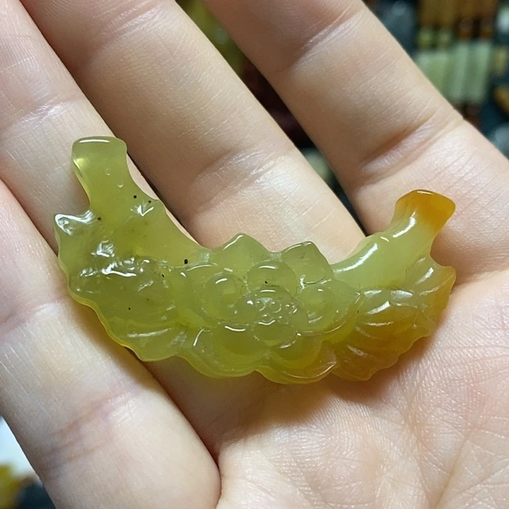 岫玉未镶嵌吊坠(赠链)