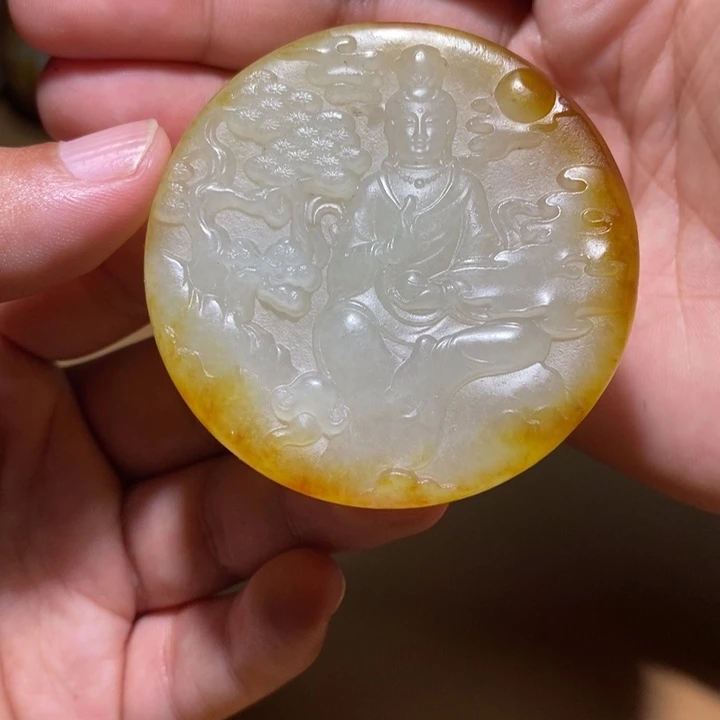 在***约和田玉未镶嵌颈饰