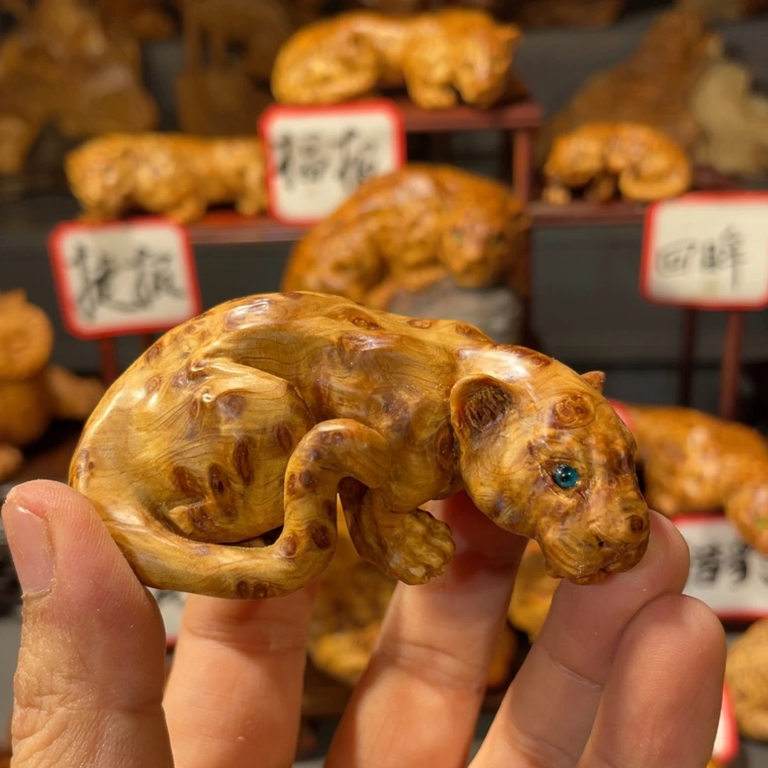 柏木（崖柏）木雕手工把件太行崖柏留疤料豹子