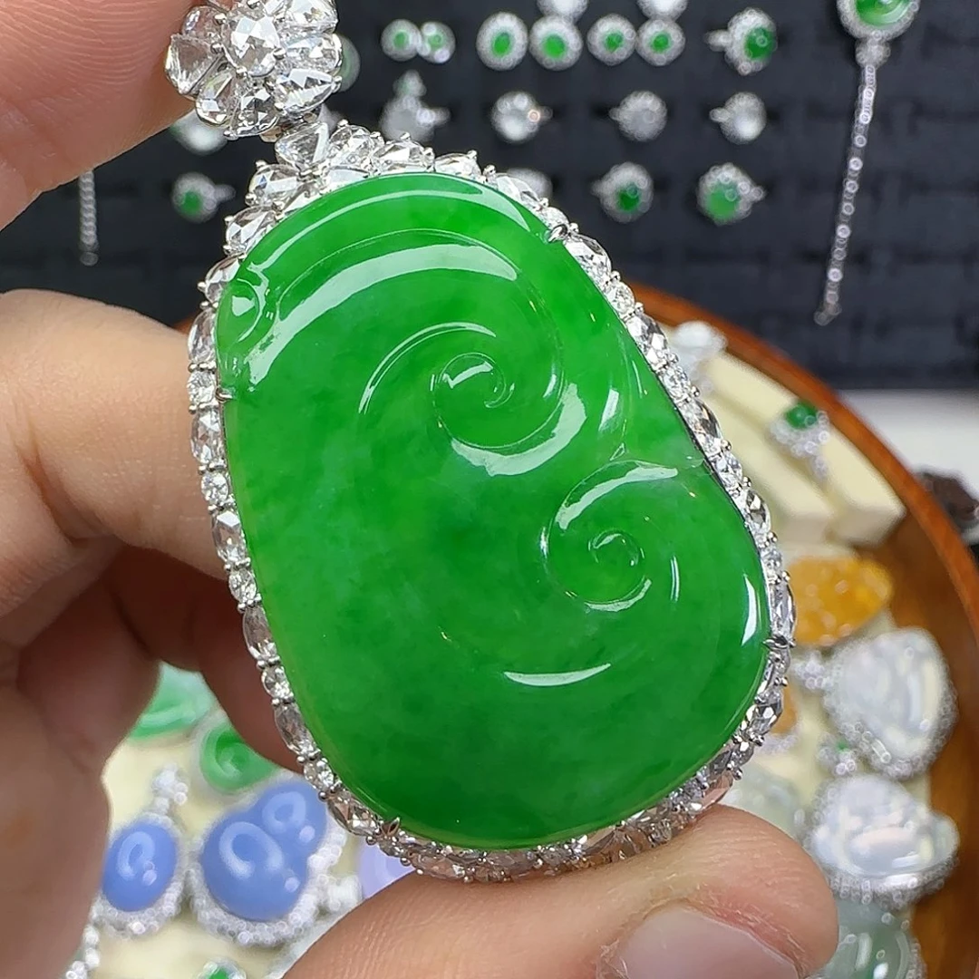 翡翠18K金镶嵌颈饰天然翡翠