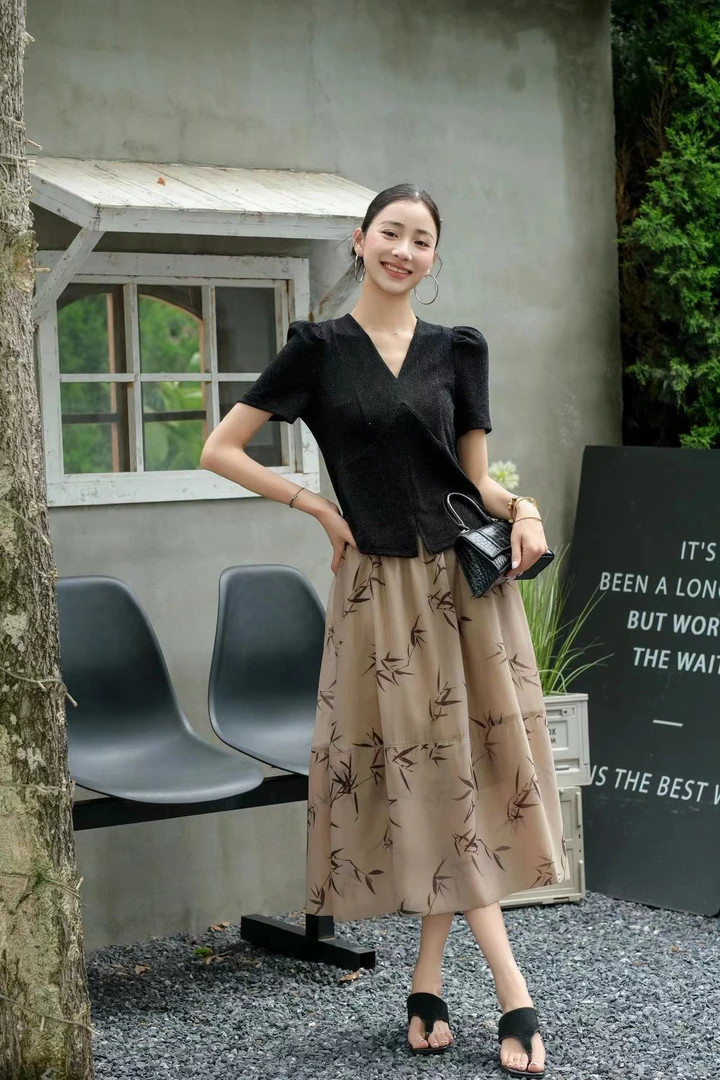 邹先森2590-29夏季新款淡雅印花重工烫钻上衣两件套