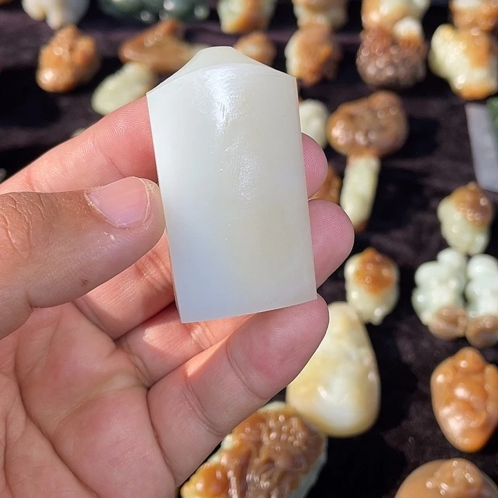 未镶嵌和田玉（糖玉）挂件