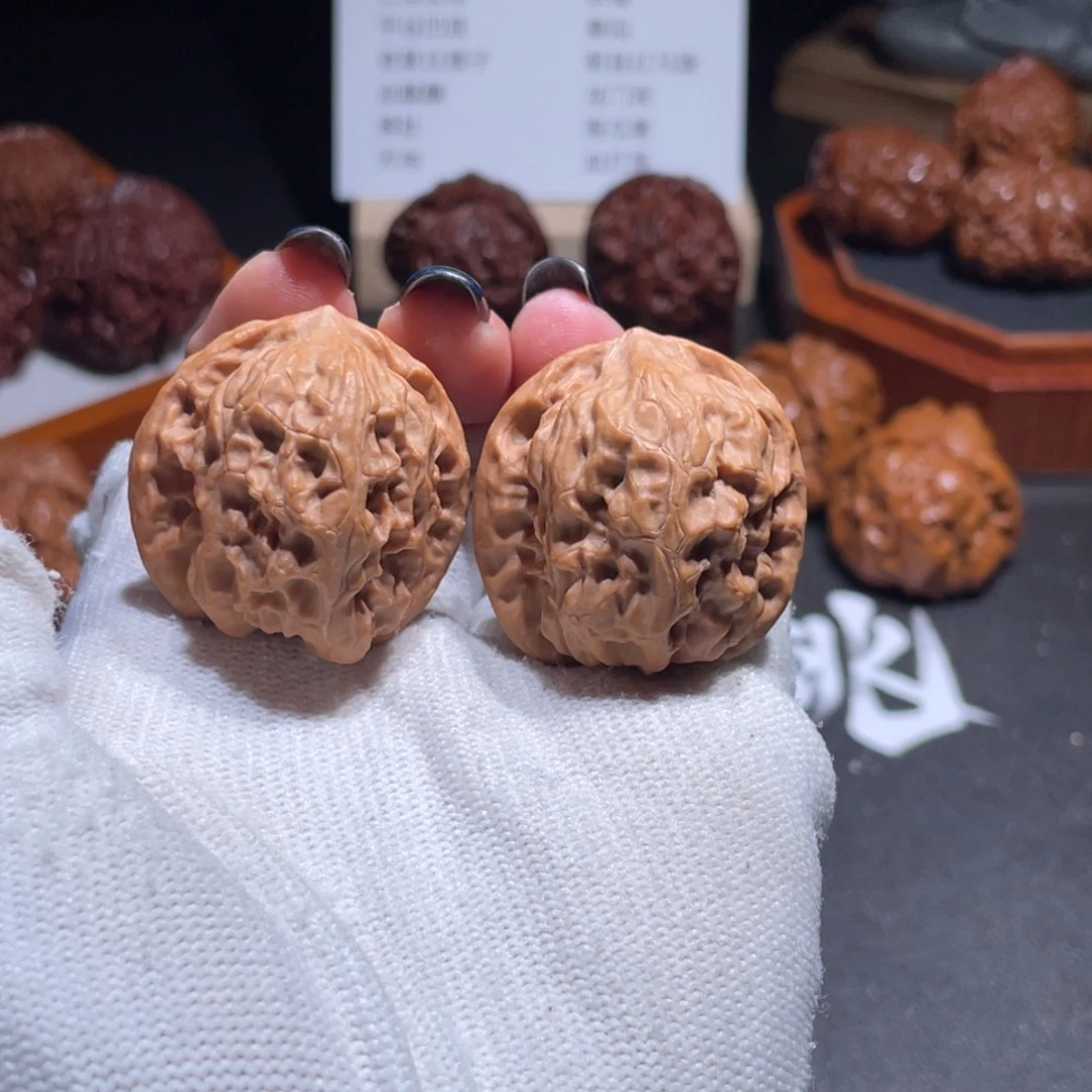 文玩核桃吊坠34.35野狼1893