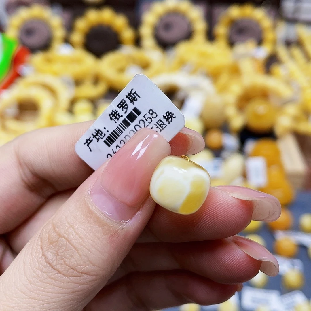 未镶嵌琥珀裸石肖**吖老型尺寸12*10.2mm瑕疵.福利款