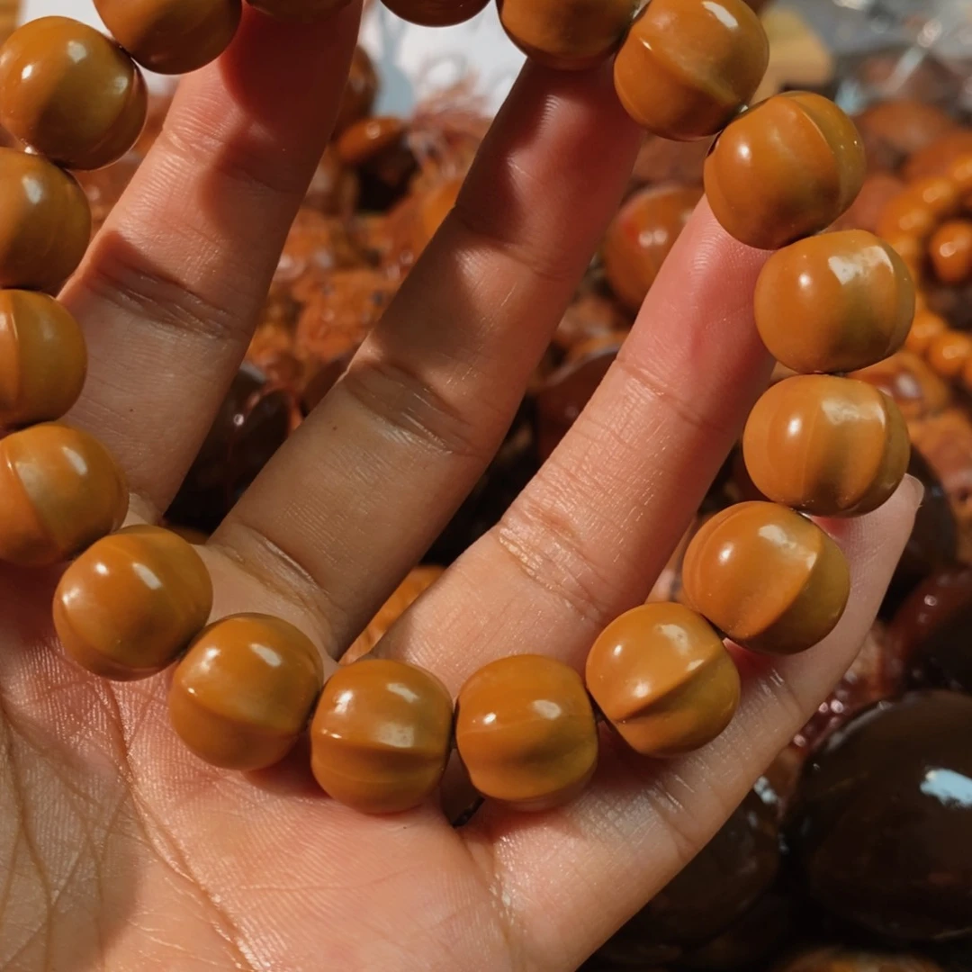 橄榄核把件猴头鲨鱼鳍