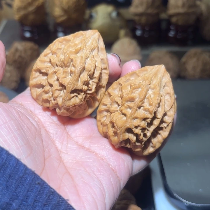 文玩核桃把件40十三陵鸡心