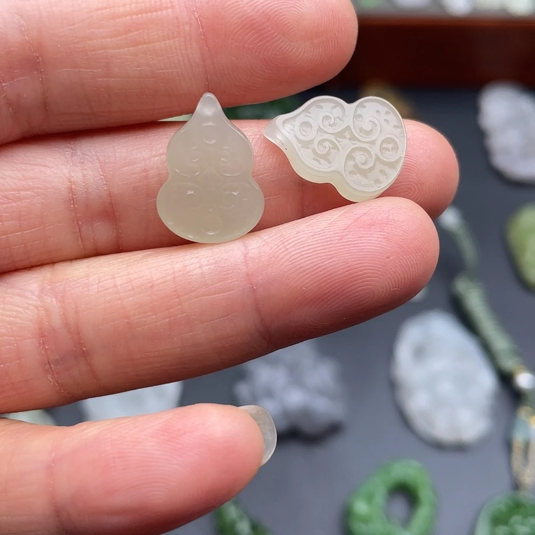 和田玉未镶嵌颈饰葫芦配饰一对