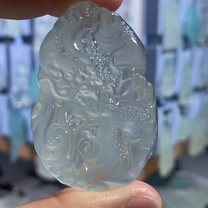 岫玉未镶嵌颈饰吊坠