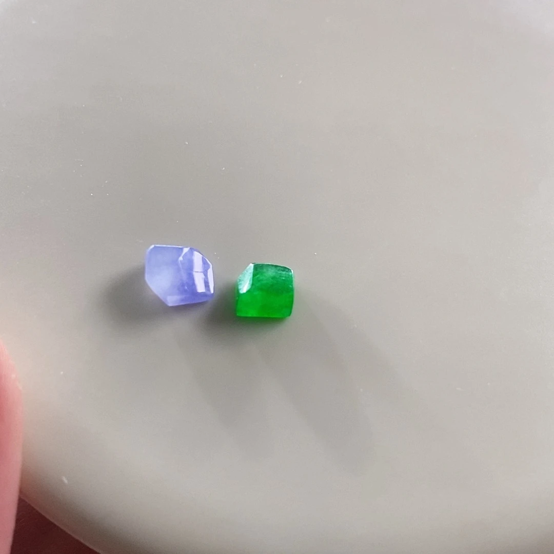 散珠翡翠一对随形