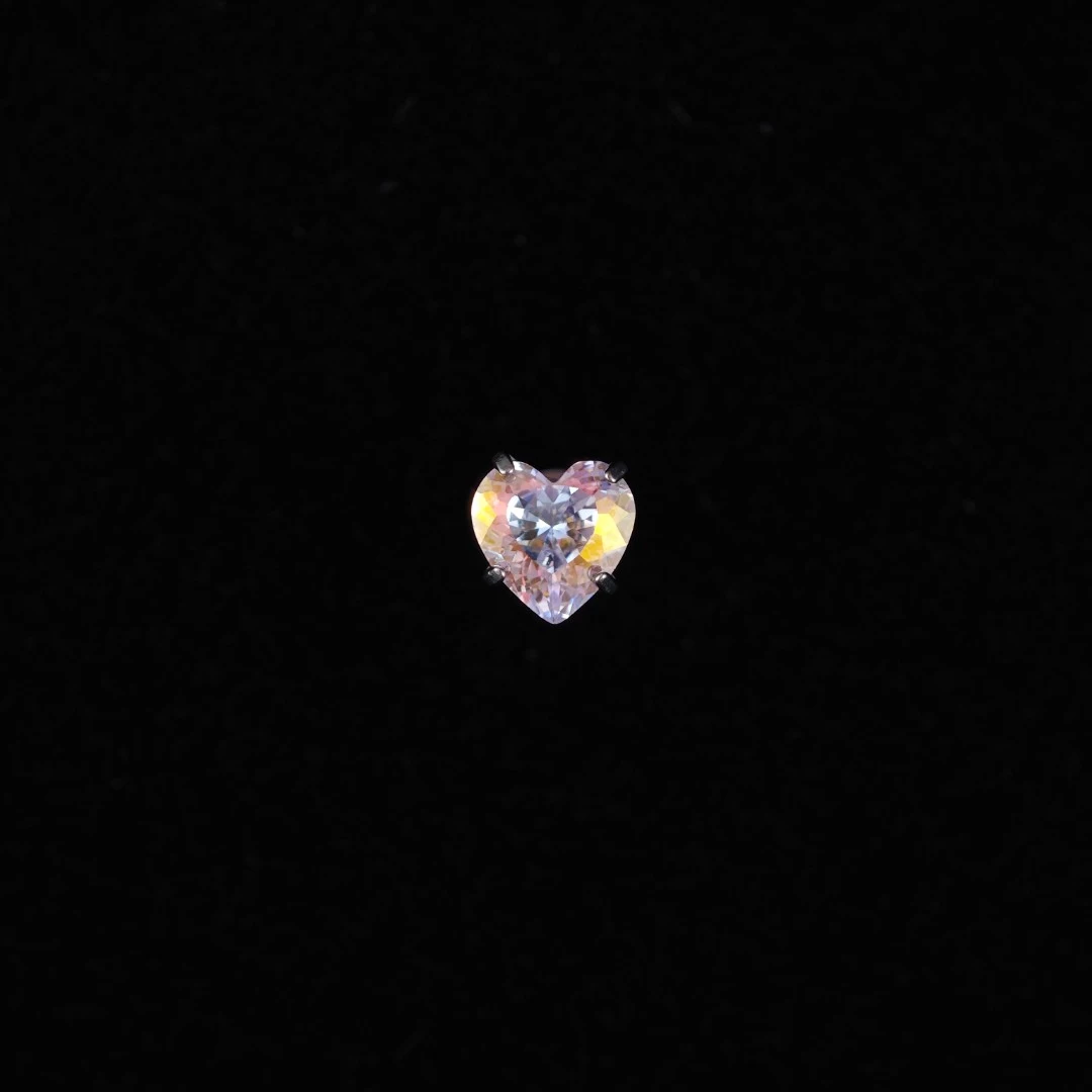 合金合成锆石耳饰 I爱心镀膜 内螺旋F136钛合金爪镶6mm(不含杆)