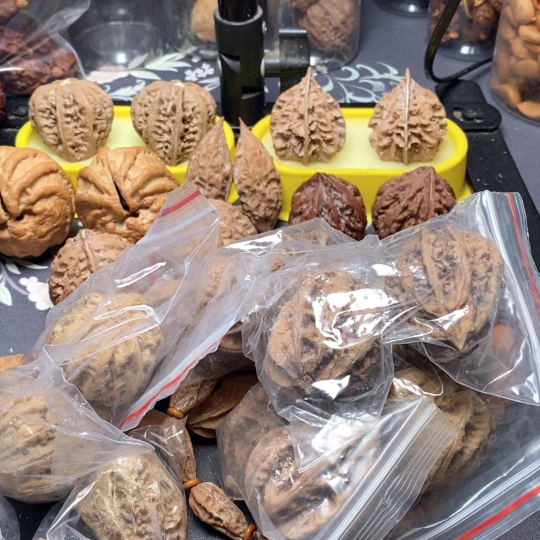 文玩核桃吊坠瑕疵125