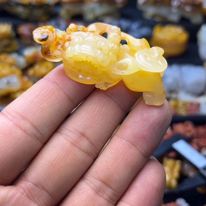 石英质玉（黄龙玉）未镶嵌颈饰