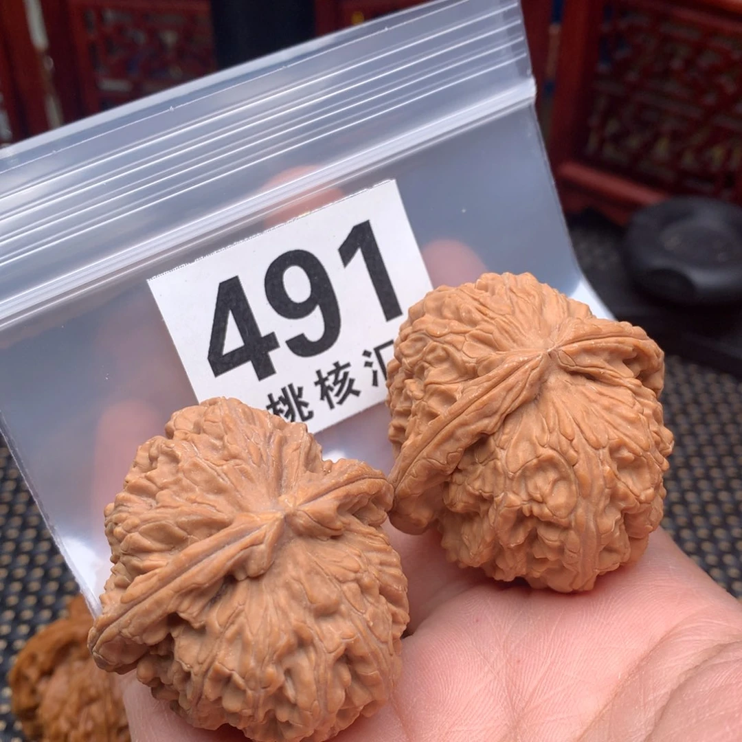 文玩核桃把件坐****手白狮子43