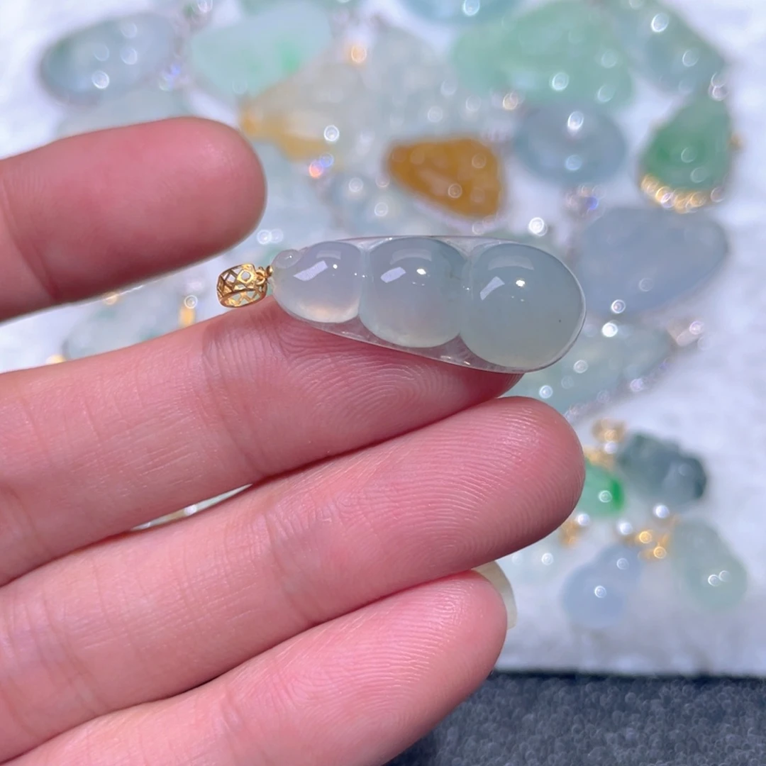 颈饰18K金镶嵌翡翠翡翠