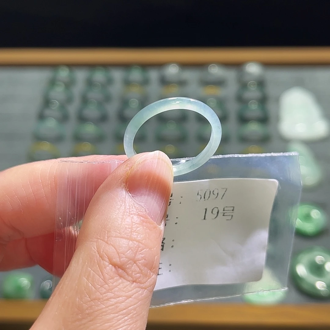 翡翠未镶嵌戒指5097。