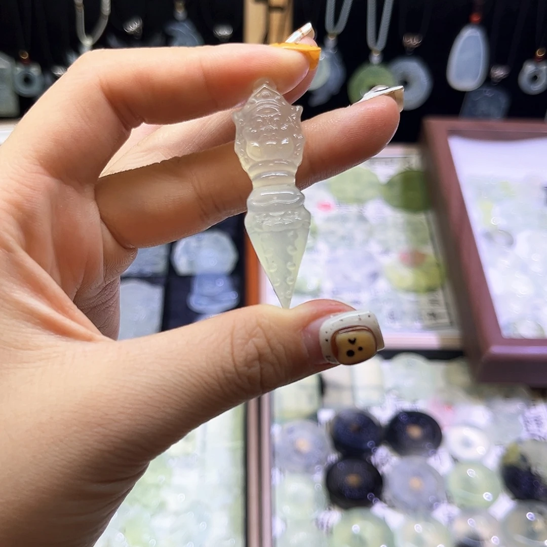 岫玉未镶嵌吊坠(赠链)