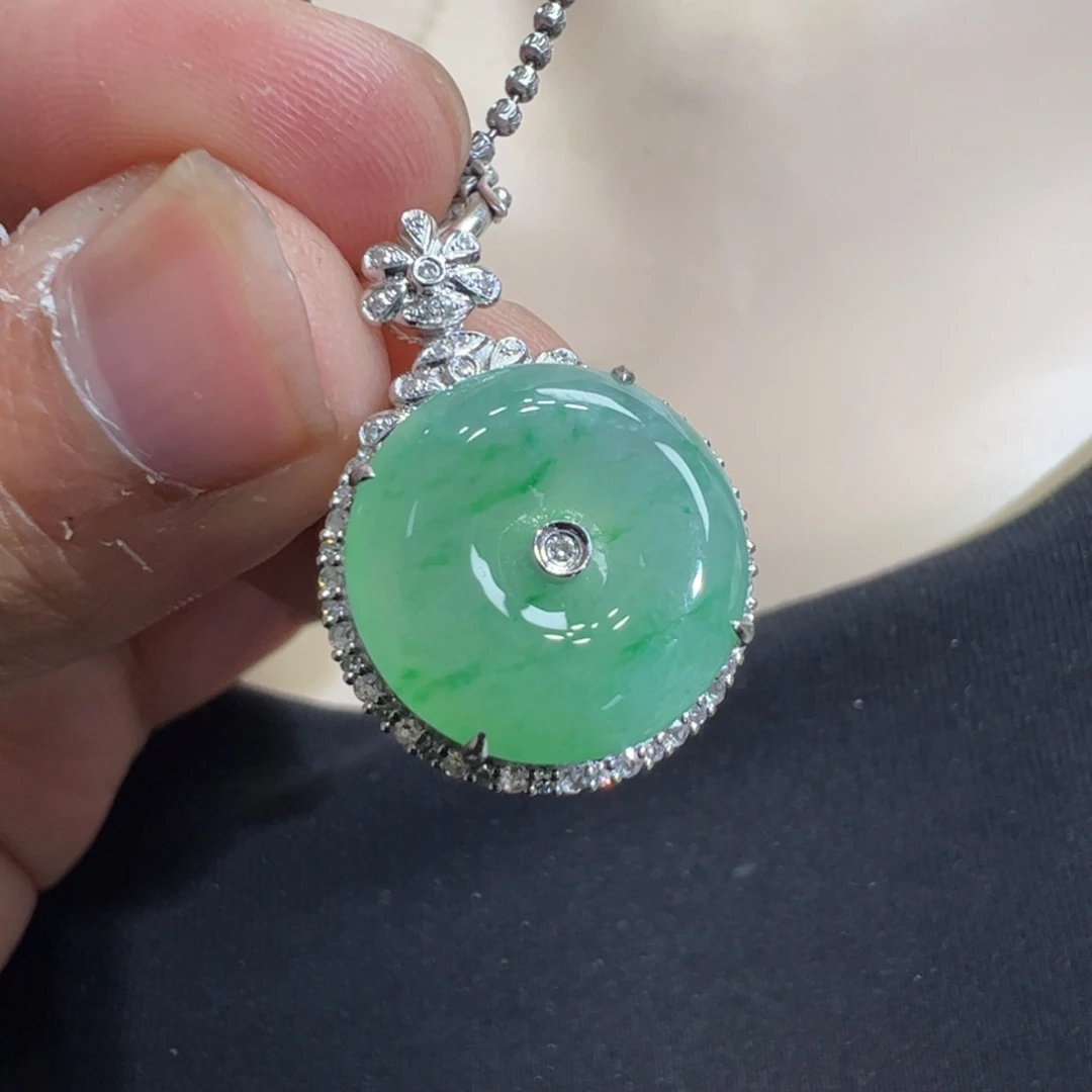 翡翠吊坠(不含链)18K金镶嵌