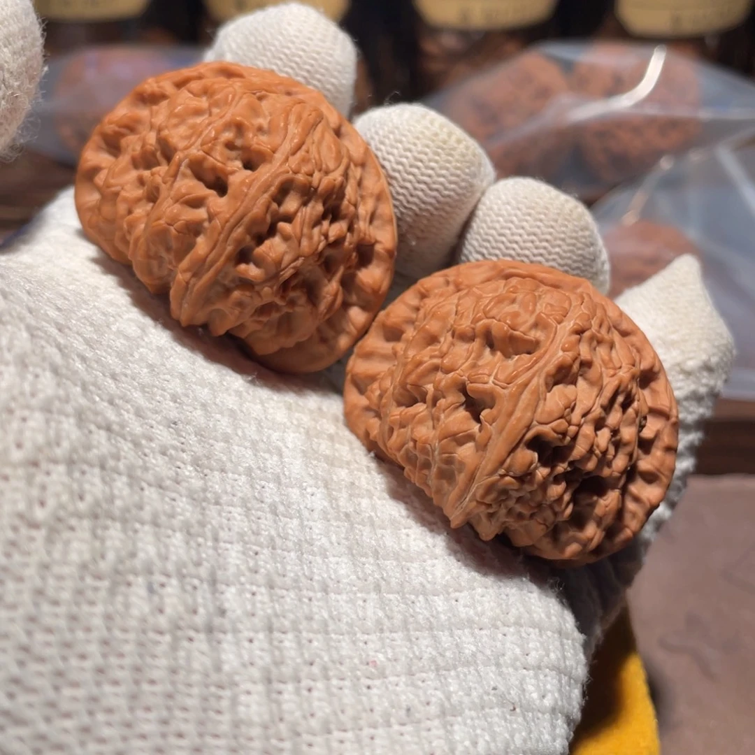 文玩核桃把件45三角球白