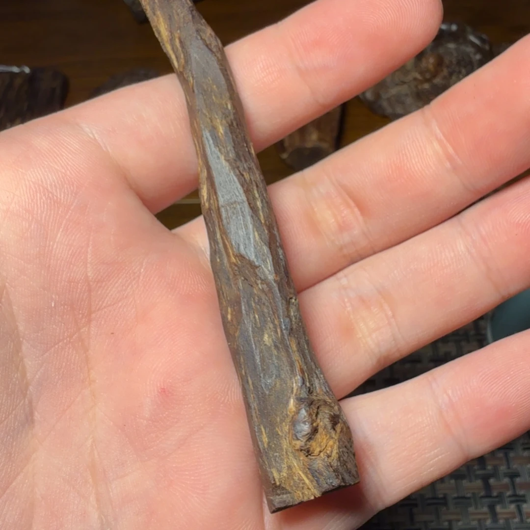 金***座沉香沉香碎屑芽庄树心油8克