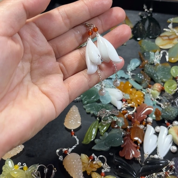 蛇纹石玉合金耳饰