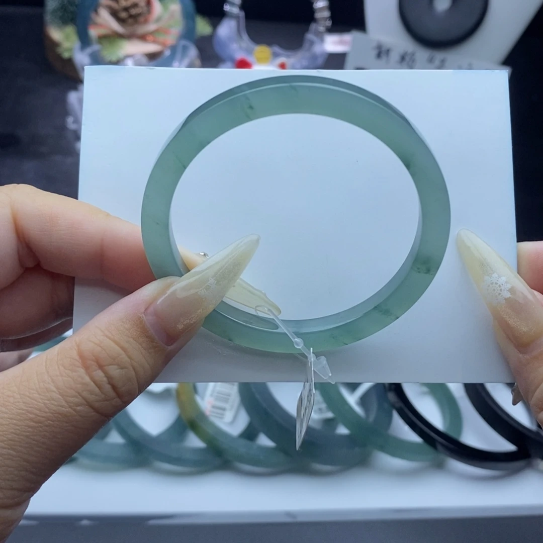 定制翡翠未镶嵌手镯冰绿飘花