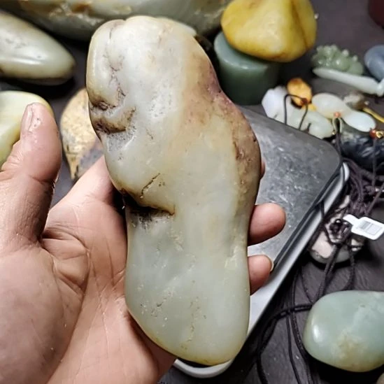 和田玉未镶嵌把件