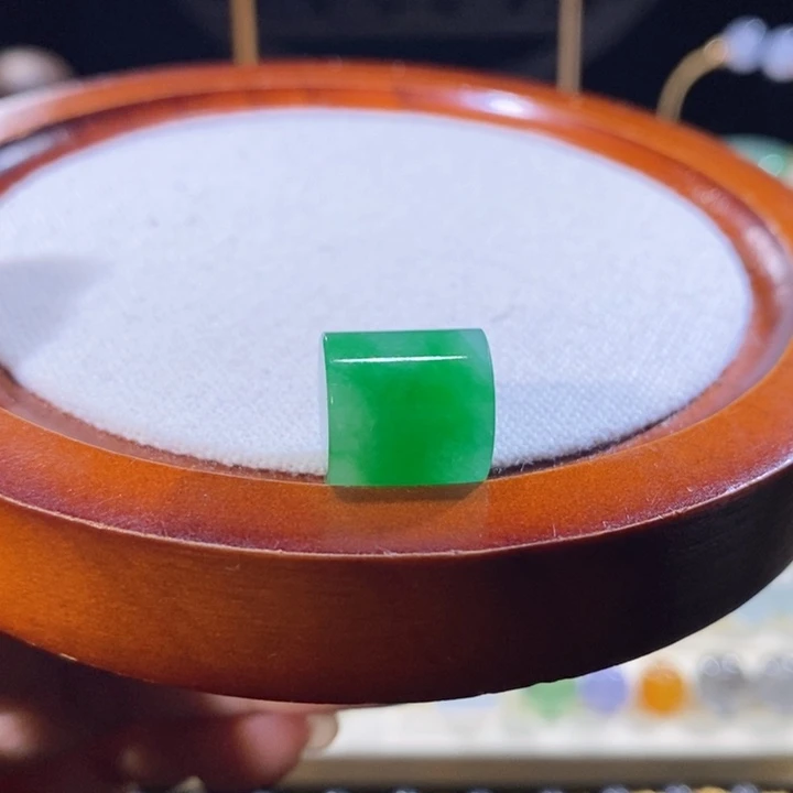 翡翠未镶嵌吊坠(不含链)翡翠满绿桶珠