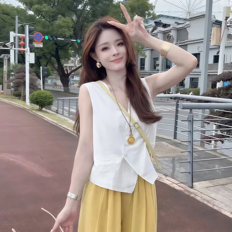 休闲小香风套装女2025年夏季新款洋气显瘦v领蕾丝上衣短裤两件套