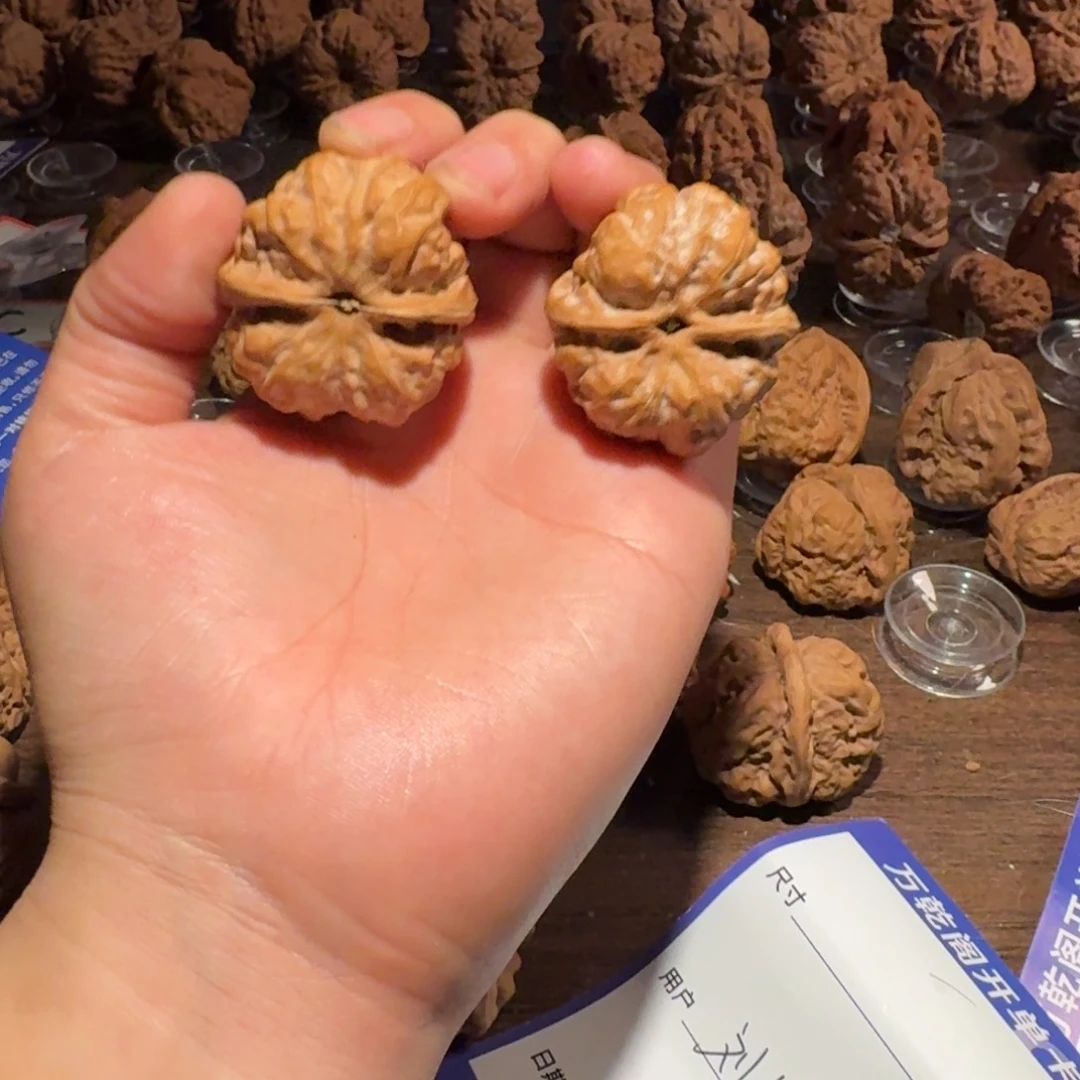 合***理文玩核桃吊坠蛤蟆的眼睛是真的好看啊我