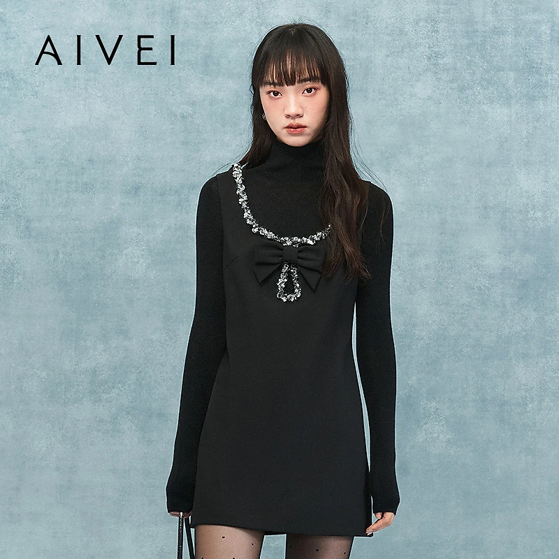 AIVEI欣贺艾薇2025冬季新千金淑女风亮片U领收腰背心裙XRV7L06A