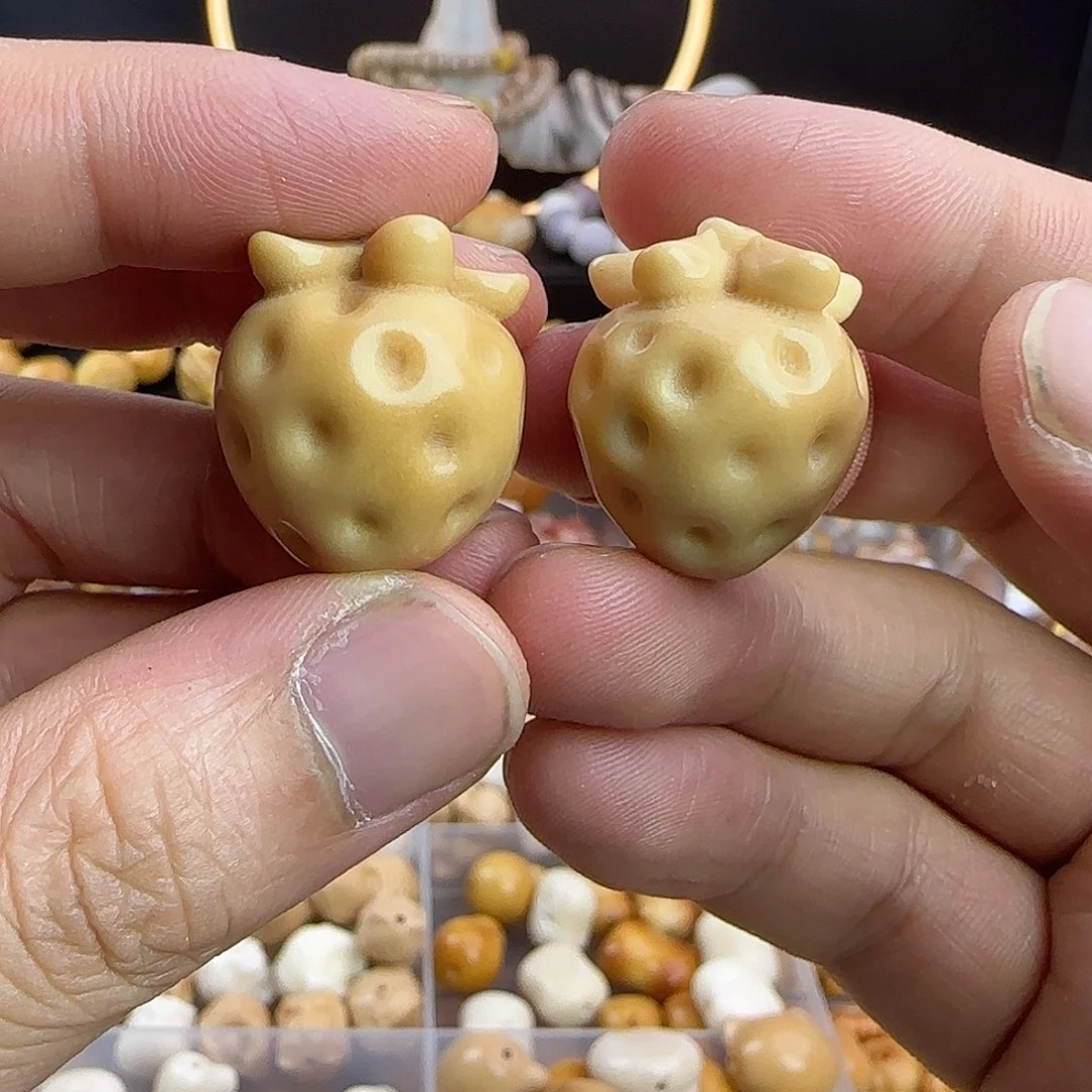 菩提根/象牙果吊坠瑕疵风化草莓3颗