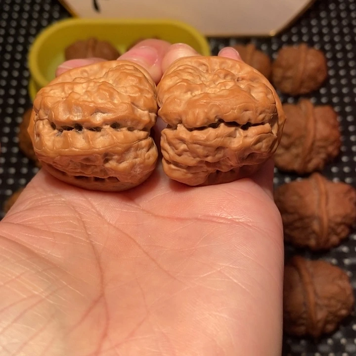 L***£把件文玩核桃四面一线天开背八腿蛙王