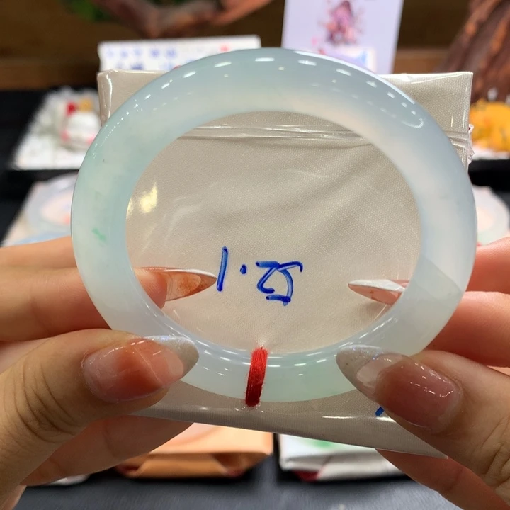 翡翠手镯未镶嵌51.8圆条过六品质