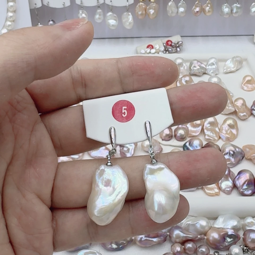 淡水珍珠足银镶嵌颈饰