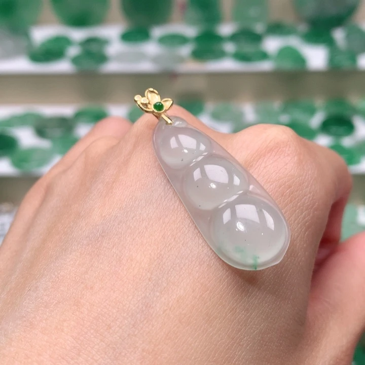 颈饰未镶嵌石英质玉