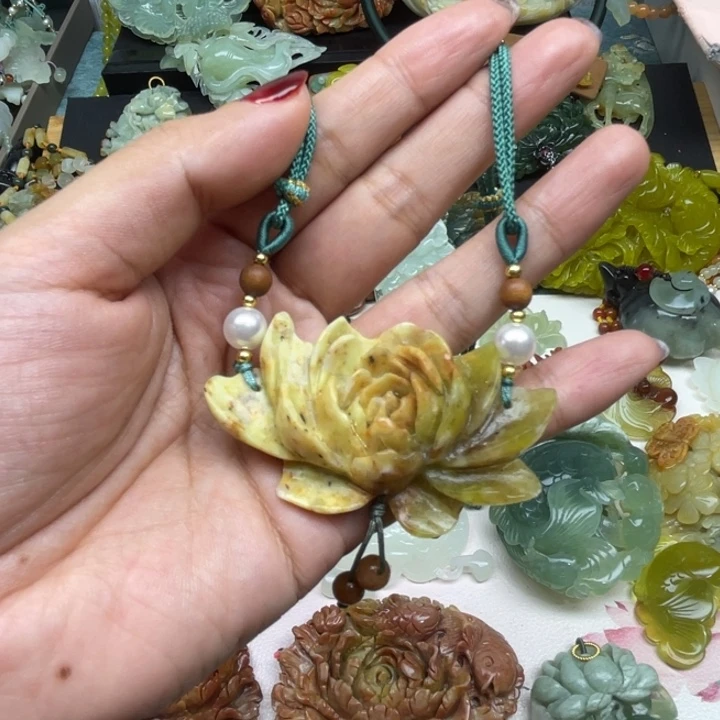 蛇纹石玉未镶嵌颈饰