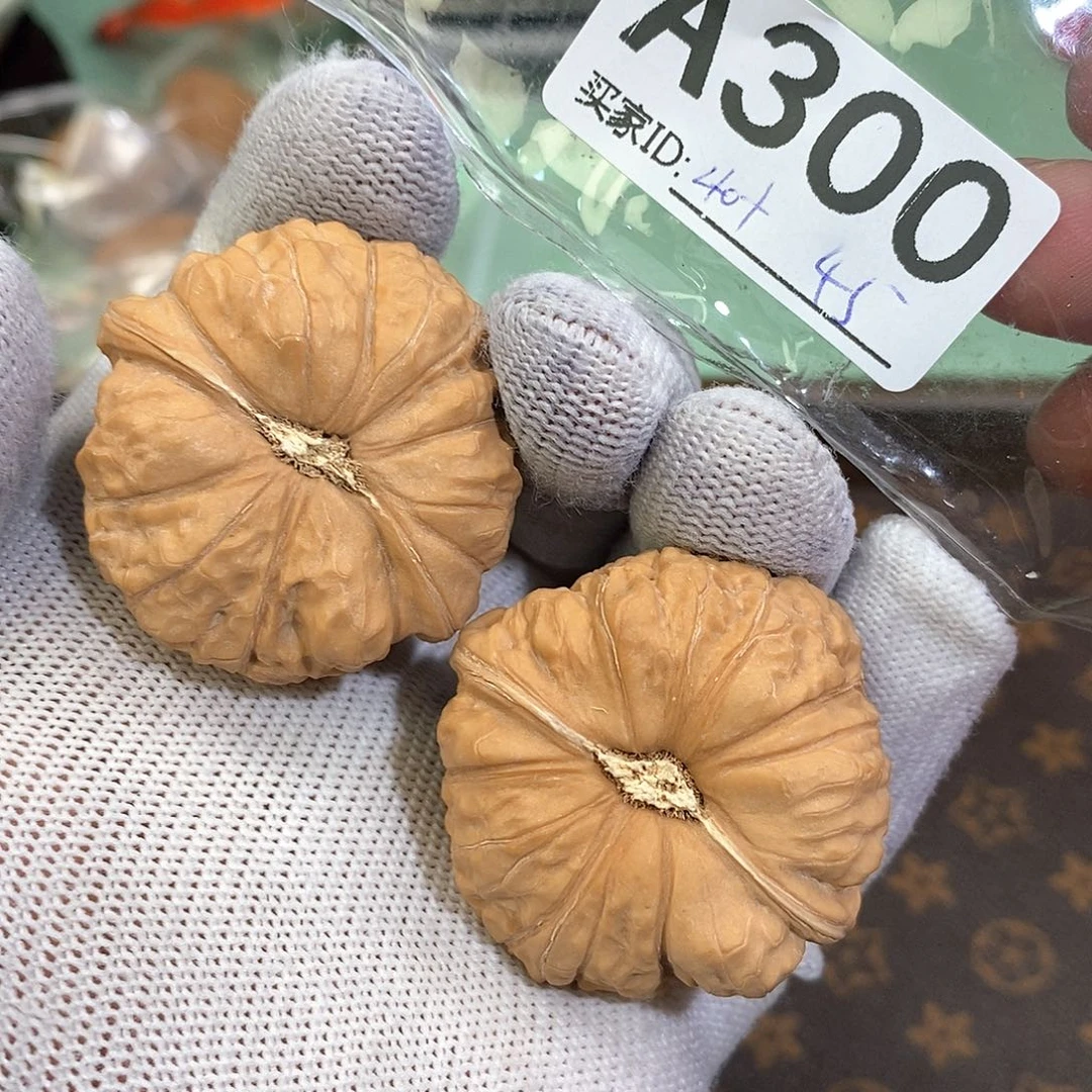 桃核把件南瓜 瑕疵隐黄尖