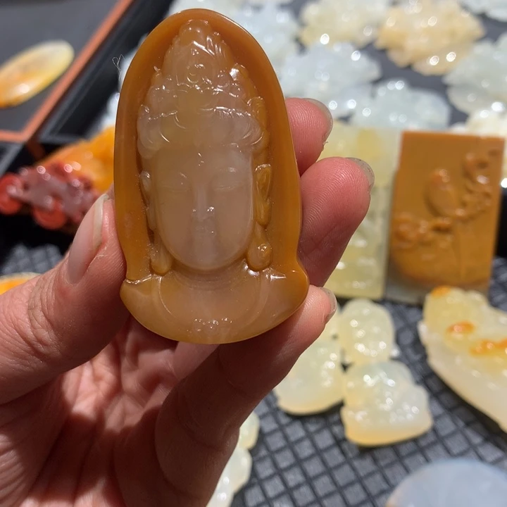 石英质玉（黄龙玉）未镶嵌颈饰