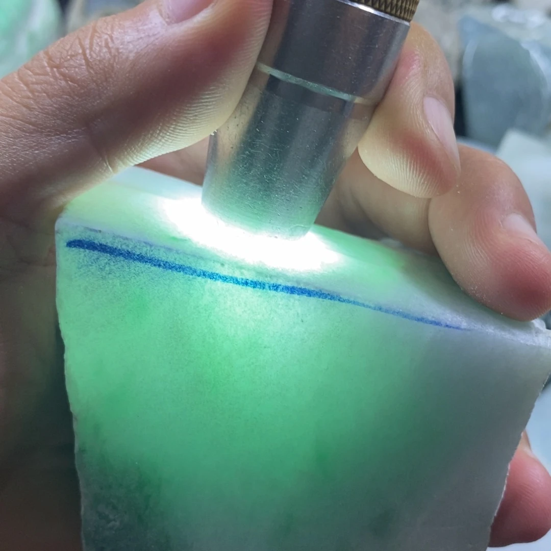 翡翠未镶嵌挂件木纳