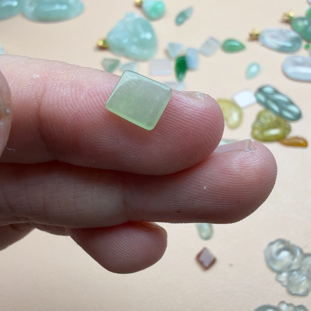 r***7翡翠未镶嵌颈饰107