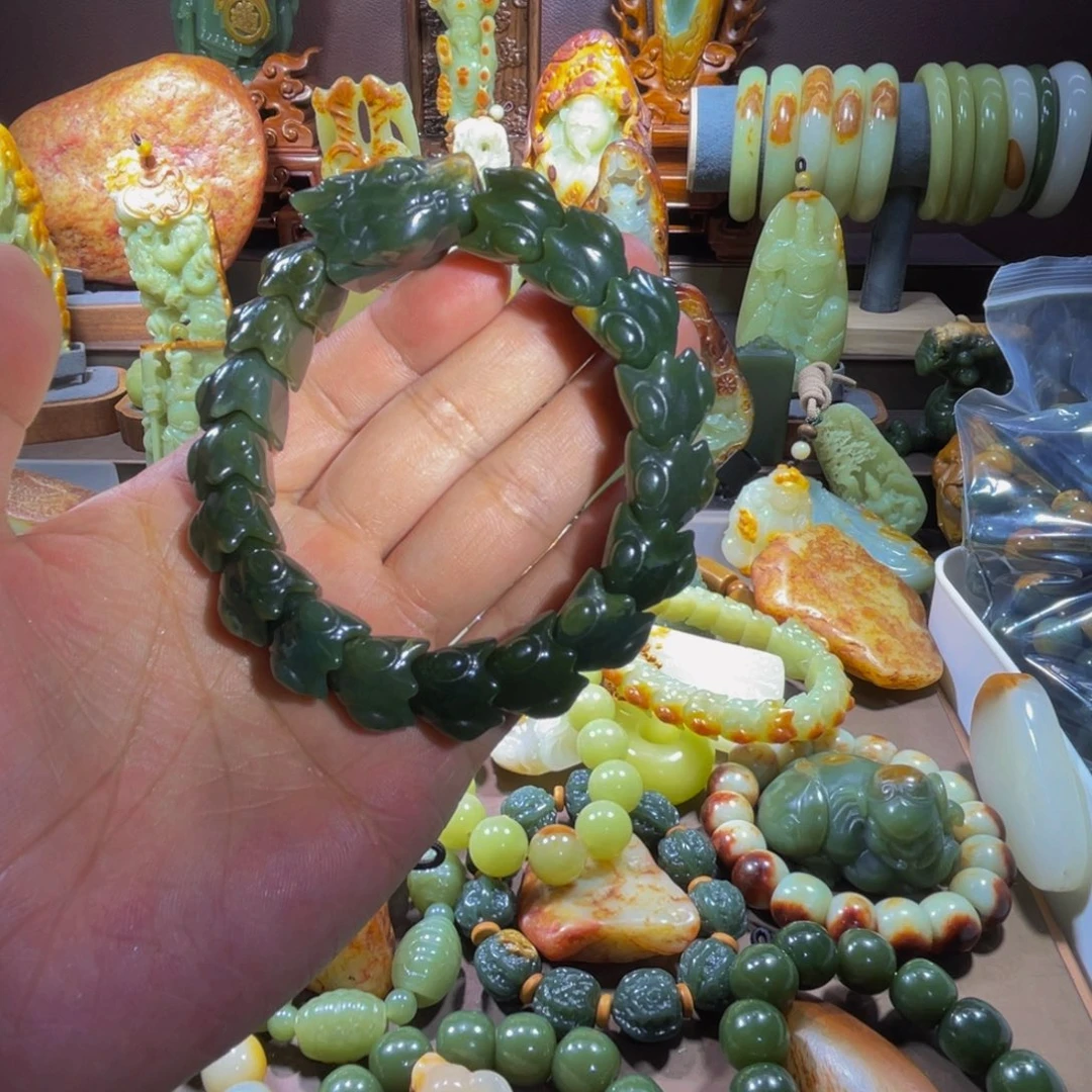 追***风透闪石质玉未镶嵌手链