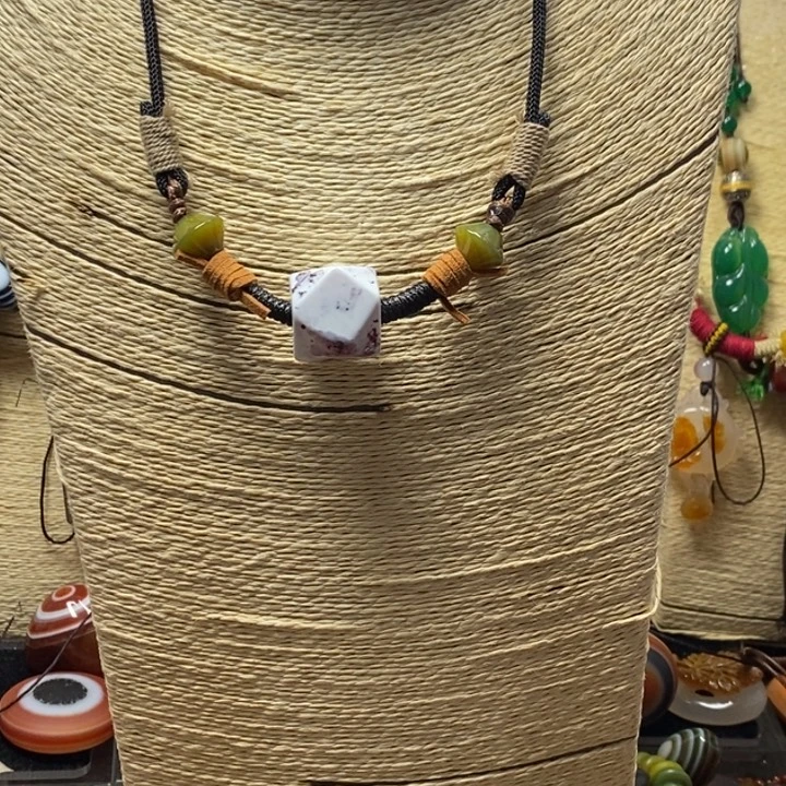 玛瑙/玉髓未镶嵌颈饰