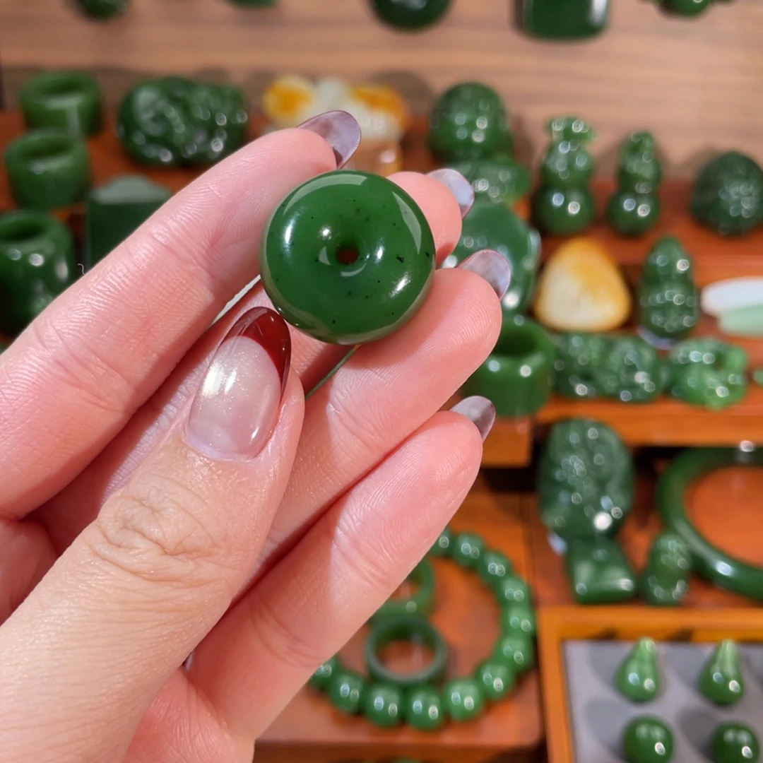 给***塞和田玉未镶嵌颈饰